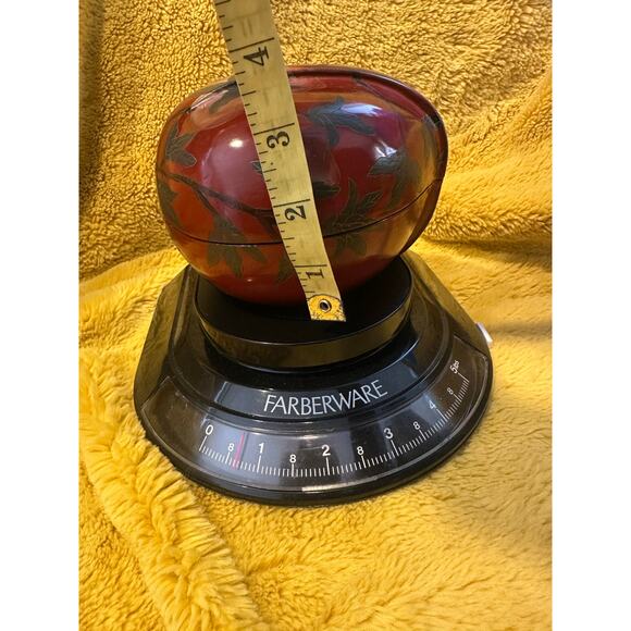 Vtg Chinese Red Lacquered Presentation jewerly trinket Box Strawberries Design - Picture 9 of 11